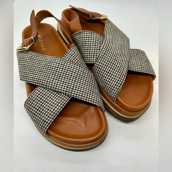 Alohas Marshmallow Sandals, tan, size 38 (7.5-8) - Picture 2 of 7